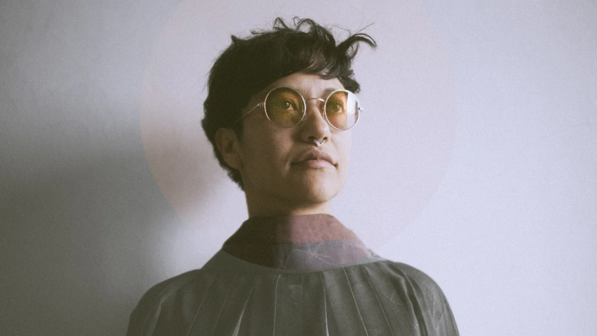 Mariela Espinosa de los Monteros además de ser cantante de la banda Munn, su proyecto solista Sr. Maniquí y el dúo La Mujer Sin Cabeza, es maestra de canto.