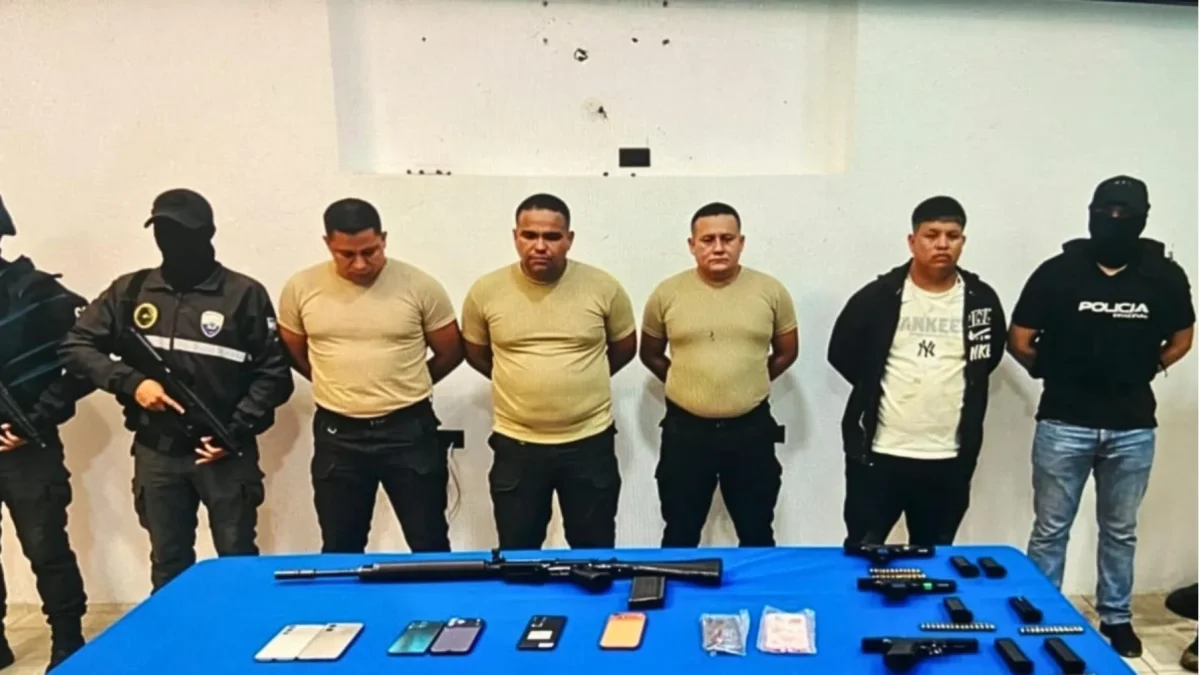 Alias Sampayo fue capturado cuando tres policías que servían en Puerto Bolívar le daban custodia.