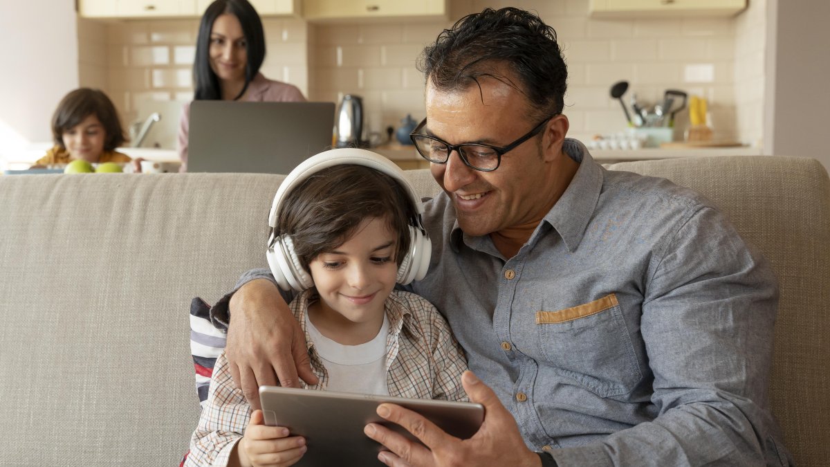 Relojes inteligentes, audífonos con cancelación de ruido, dispositivos de streaming y accesorios para consolas figuran entre las alternativas más populares