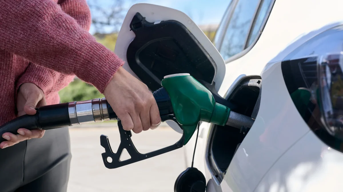 El alza de los combustibles en Ecuador está directamente relacionada con el conflicto en Medio Oriente y la nueva ofensiva anunciada por Estados Unidos contra Irán.