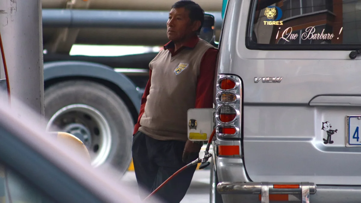 La gasolina Extra y Ecopaís, de mayor consumo a nivel nacional, pasan de $3,16 a $3,31 por galón.
