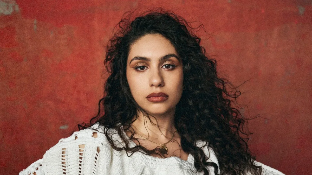 Alessia Cara cantante que asistirá al show de inauguracion del Mundial en Canadá