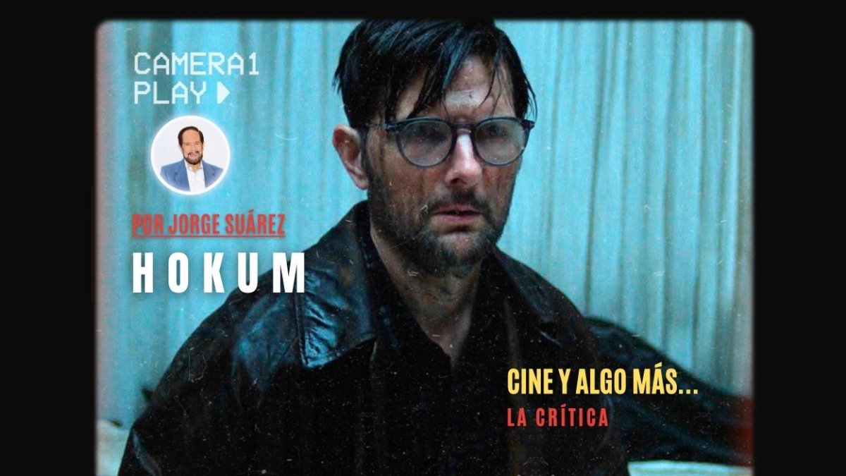 Ohm Bauman, interpretado por Adam Scott, enfrenta una pesadilla marcada por el duelo, la culpa y la leyenda de una bruja en Hokum, la maldición de la bruja.
