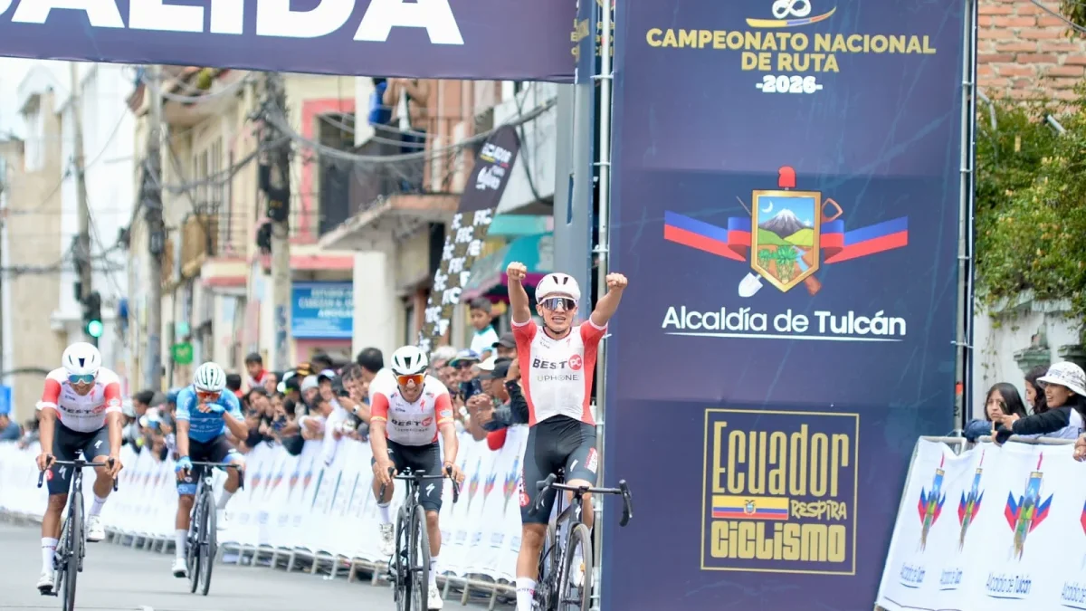 Kevin Navas reina en Tulcán y se queda con el maillot de campeón nacional.