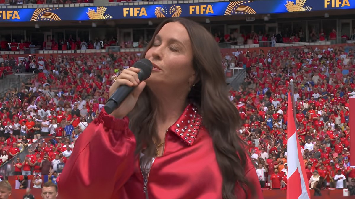 Morissette ganó siete premios Grammy y ha vendido más de 60 millones de discos. Su salto internacional llegó en 1995 con el álbum Jagged Little Pill