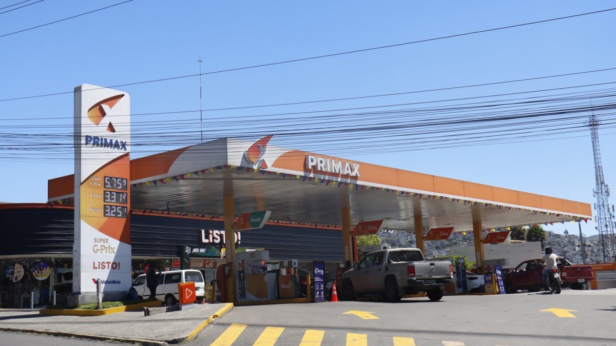 Si bien la extra, ecopaís y diésel registran alzas, el precio actual de estos productos no refleja su valor real porque reciben subsidios del Estado