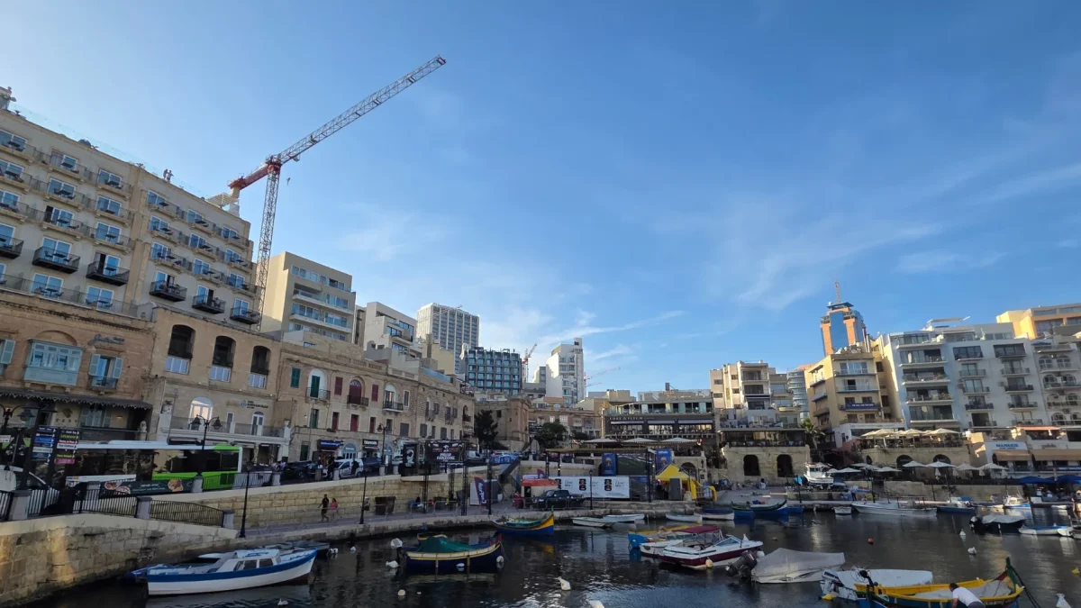 La isla pintorezca de Malta experimenta un boom de construcción de hoteles de lujo y apartamentos adaptado para vacaciones.