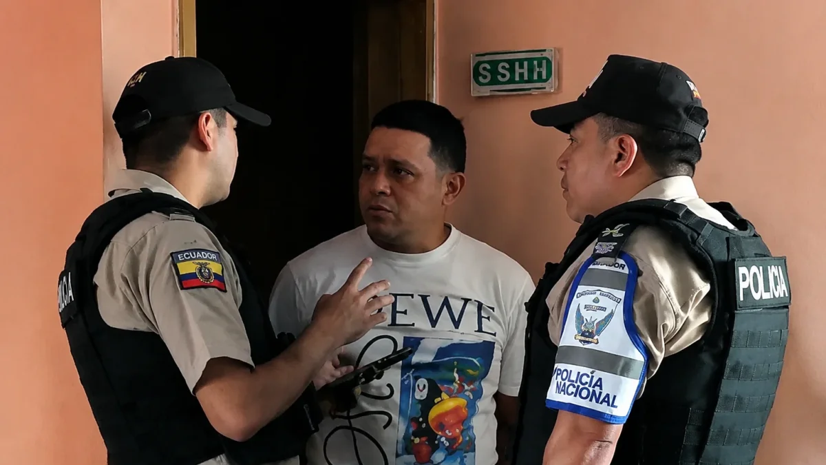 Migración y Policía Nacional ejecutó un operativo de control en Tulcán que culminó con la deportación de un ciudadano venezolano presuntamente vinculado al Tren de Aragua.