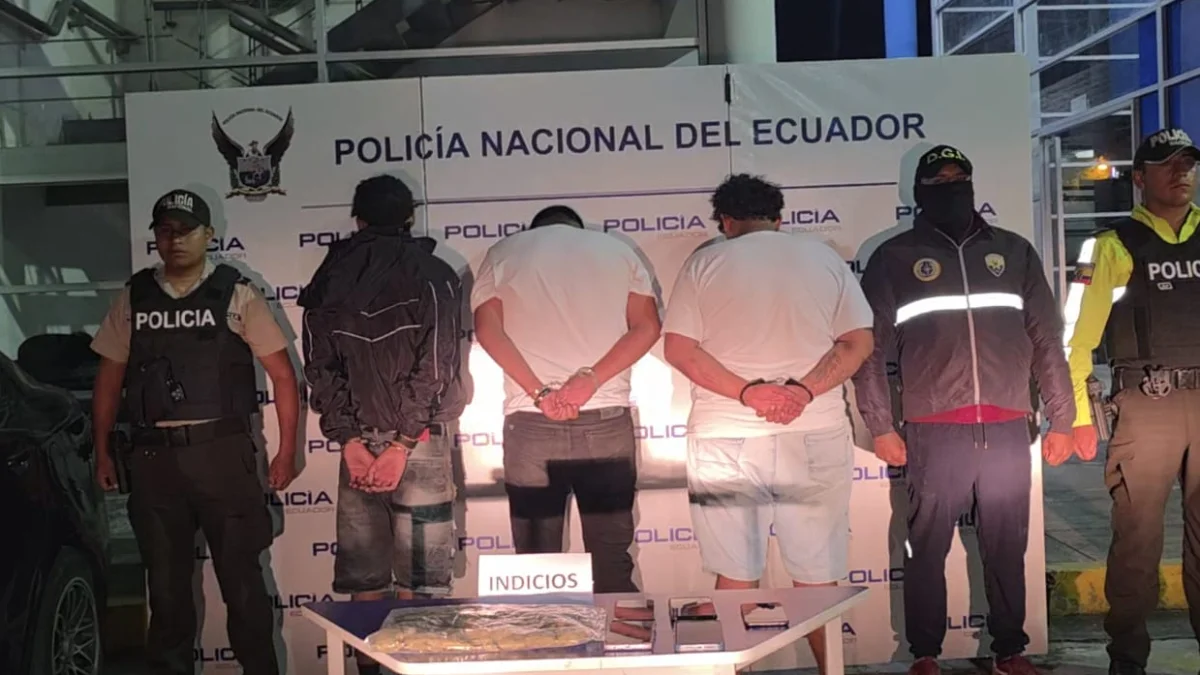 En poder de los tres aprehendidos se encontró sustancias sujetas a fiscalización.