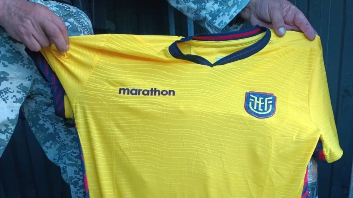 Cargamento de camisetas falsificadas de la Selección Ecuatoriana fue aprehendido durante un operativo de control en Huaquillas.