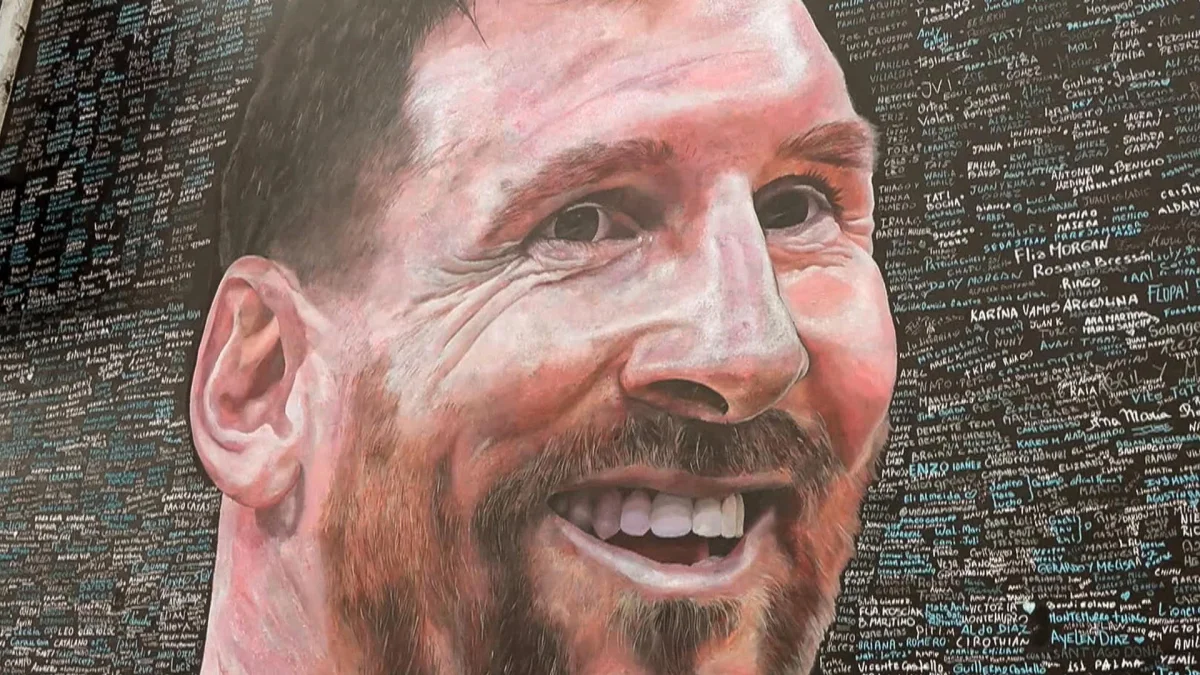 Mural de Lionel Messi en Buenos Aires: el campeón juega su sexto Mundial.