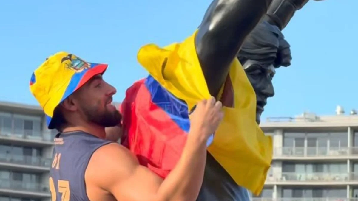 El creador de contenido Beta Mejía en medio de la polémica por su gesto en la estatua de Rocky