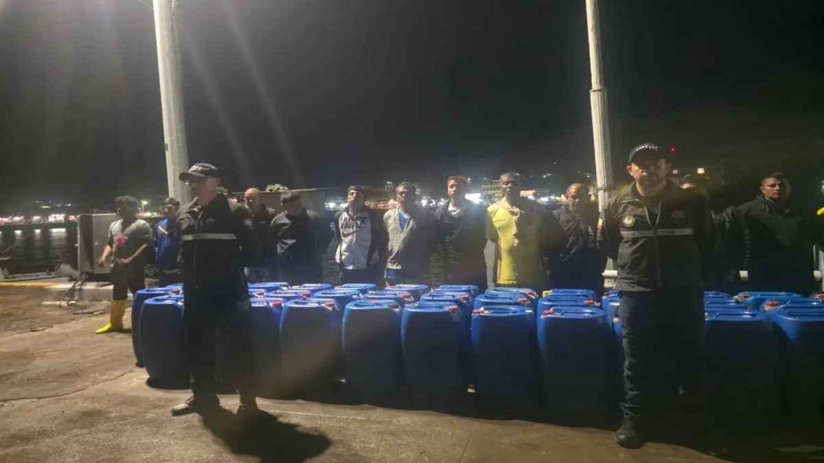 Los 16 sospechosos fueron detenidos en flagrancia y serán procesados por el presunto tráfico ilegal de combustibles.