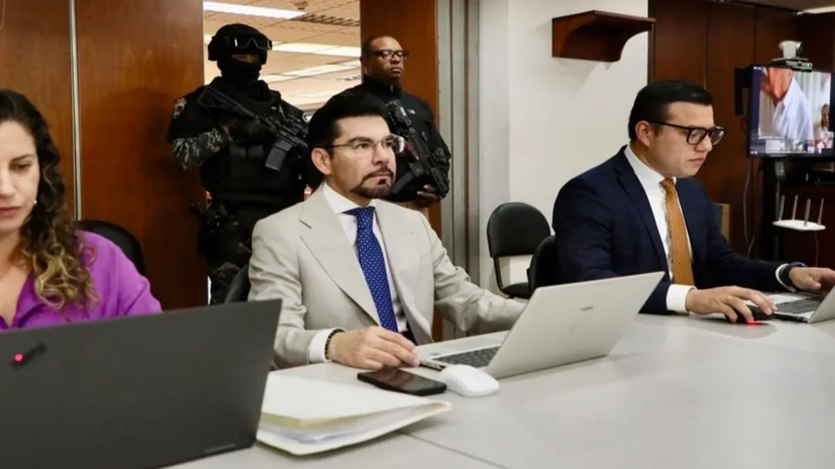 El fiscal Carlos Alarcón ha presentado a sus testigos en la audiencia de juicio del caso Sinohydro, en donde se investiga un presunto cohecho en el proyecto Coca Codo Sinclair.