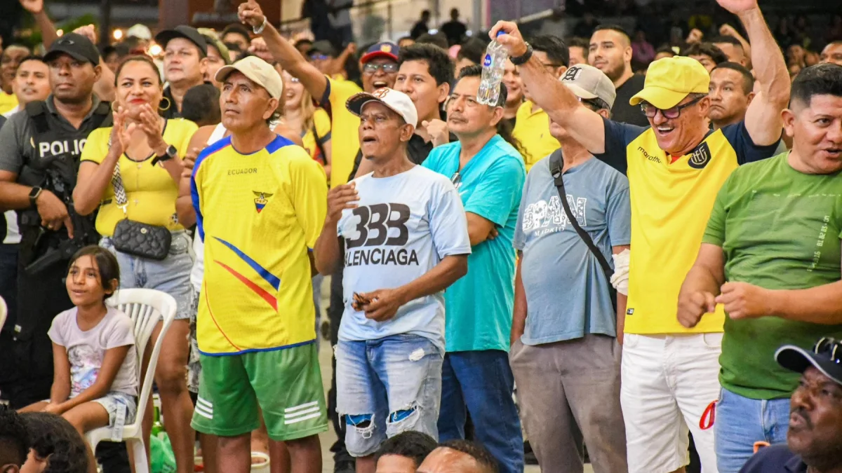 En Las Palmas, esmeraldeños vivieron la fiesta del fútbol por el debut de Ecuador en el Mundial 2026.