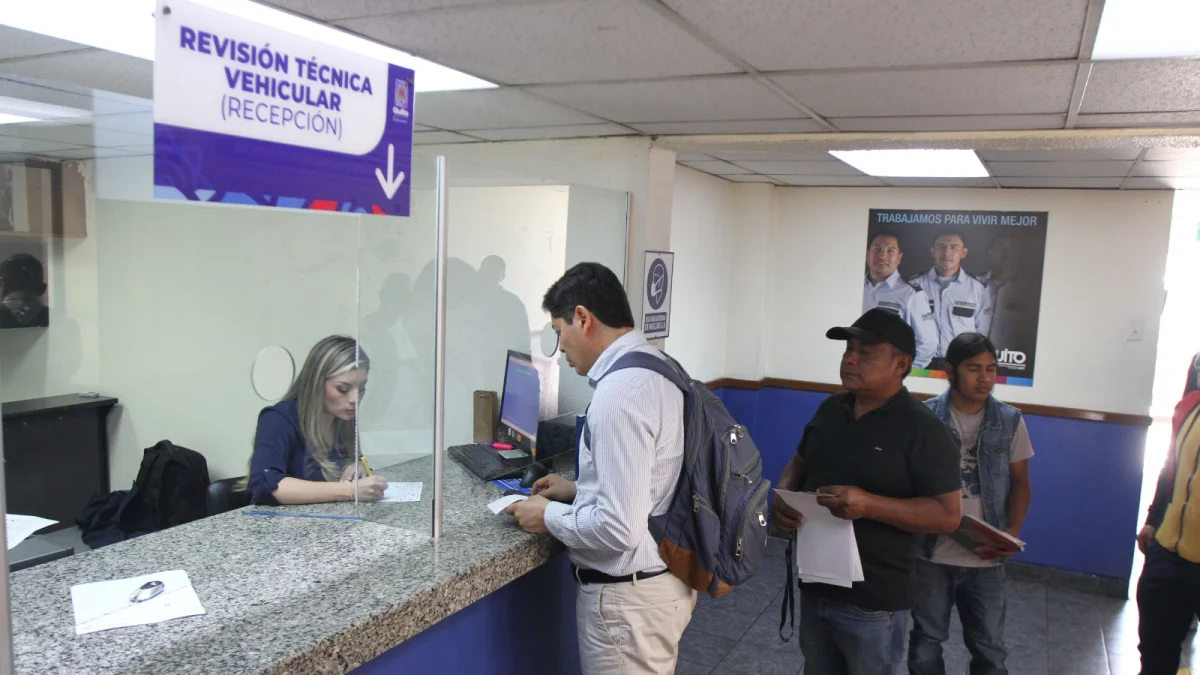 La revisión busca que los automotores cumplan con las condiciones mínimas de seguridad y funcionamiento para circular.