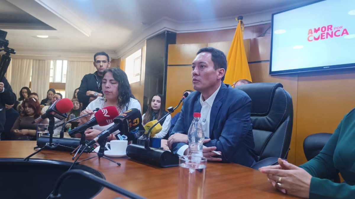 En la Alcaldía de Cuenca existe incertidumbre sobre la transición de autoridades tras la suspensión de Cristian Zamora por una sentencia por violencia política de género.
