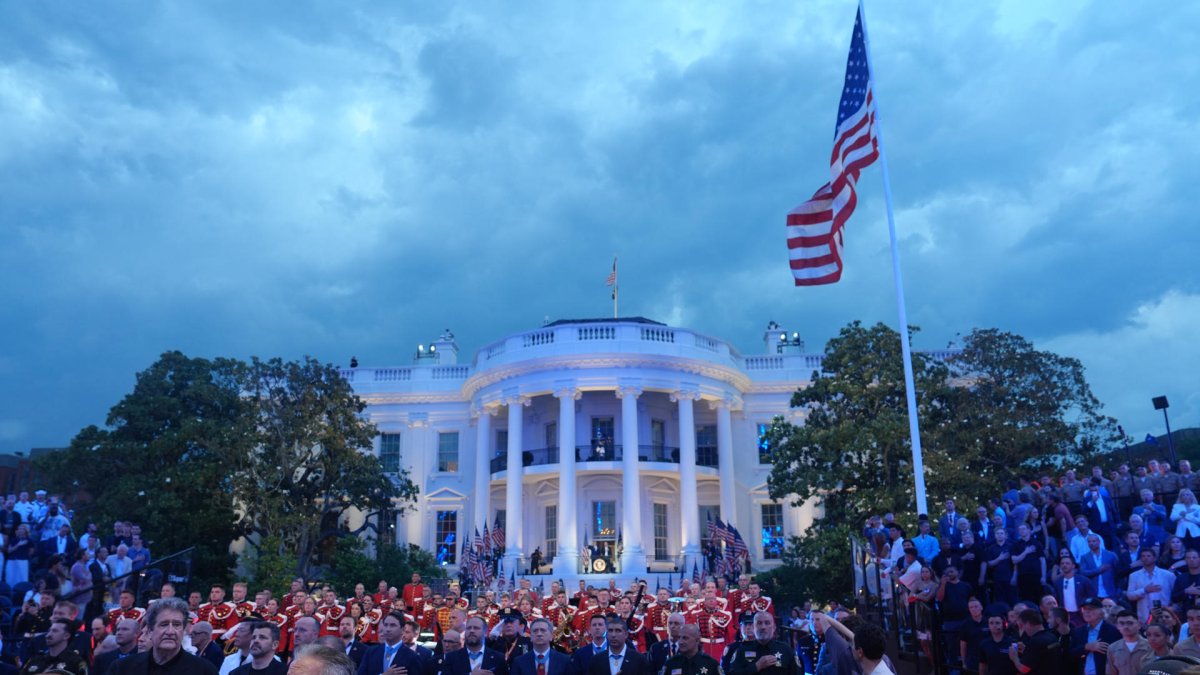 Trump construyó un estadio temporal en los jardines de la Casa Blanca para celebrar su cumpleaños con una velada de combates de la UFC