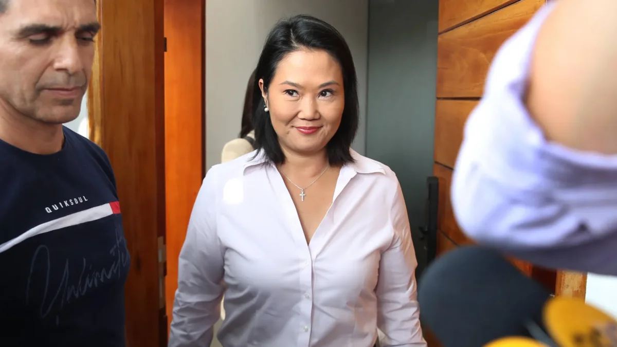 La candidata derechista a la Presidencia de Perú, Keiko Fujimori (c), captada el pasado 11 de junio.