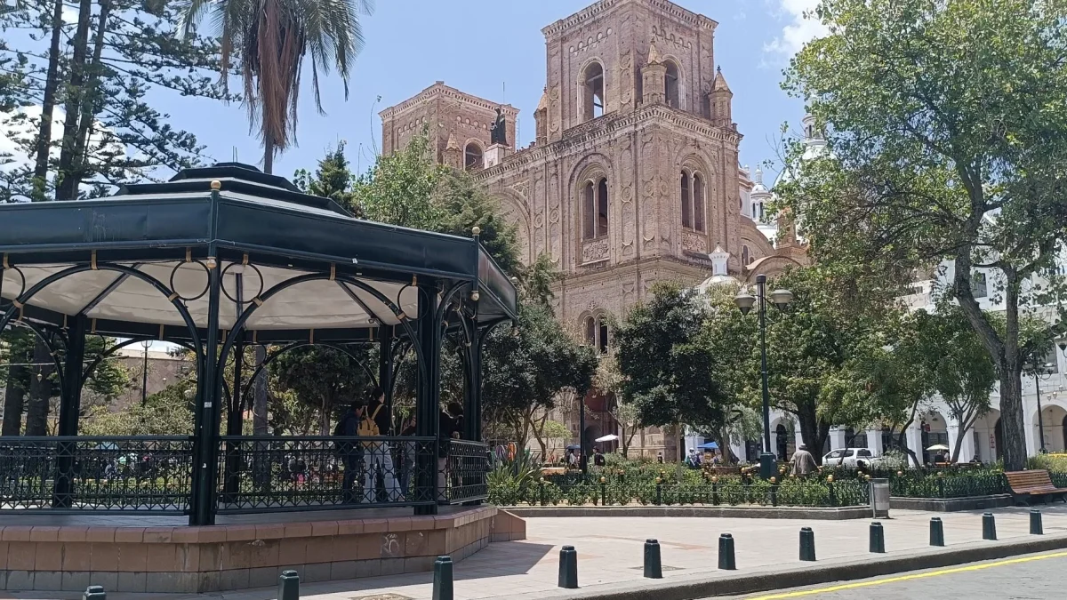Calidad de vida es caminar por una ciudad diseñada para personas, con espacios seguros, transporte público eficiente y accesible, y parques integrados al entorno urbano.