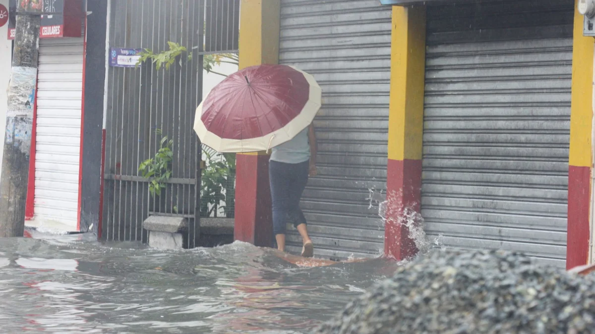 En varios sectores de Guayaquil se registran inundaciones cuando llueve ante la falta de espacios permeables.