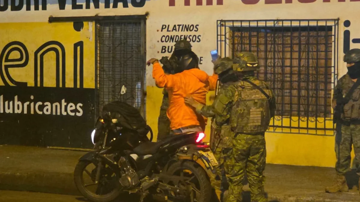 El estado de excepción inició el 16 de junio, por decreto presidencial.
