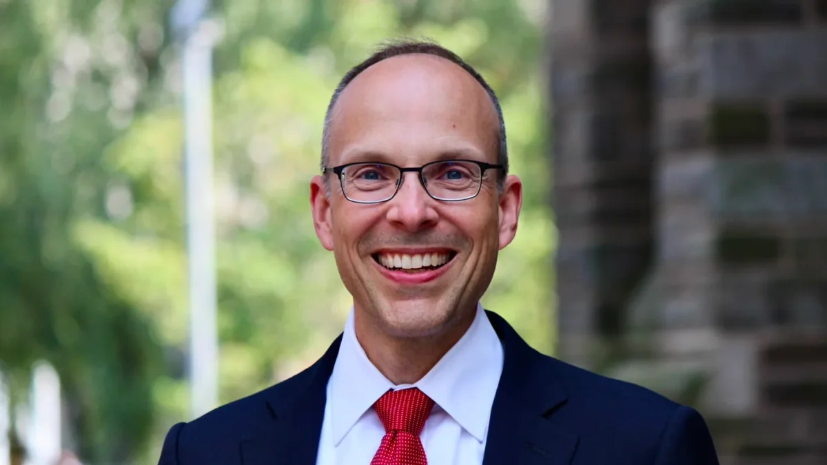 John Smagula destacó la importancia de formar abogados con dominio del inglés jurídico, visión global y las competencias necesarias para desenvolverse en entornos legales internacionales.
