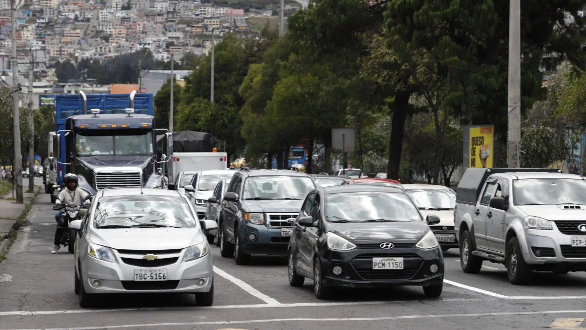 En Quito, el Pico y placa rige de lunes a viernes en dos horarios.