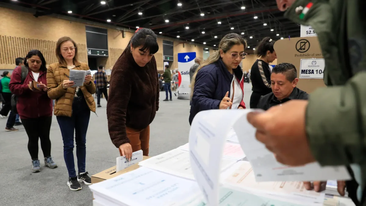Fotografía de archivo, tomada el pasado 8 de marzo, durante las elecciones primarias de partidos en Colombia, en Bogotá (Colombia).