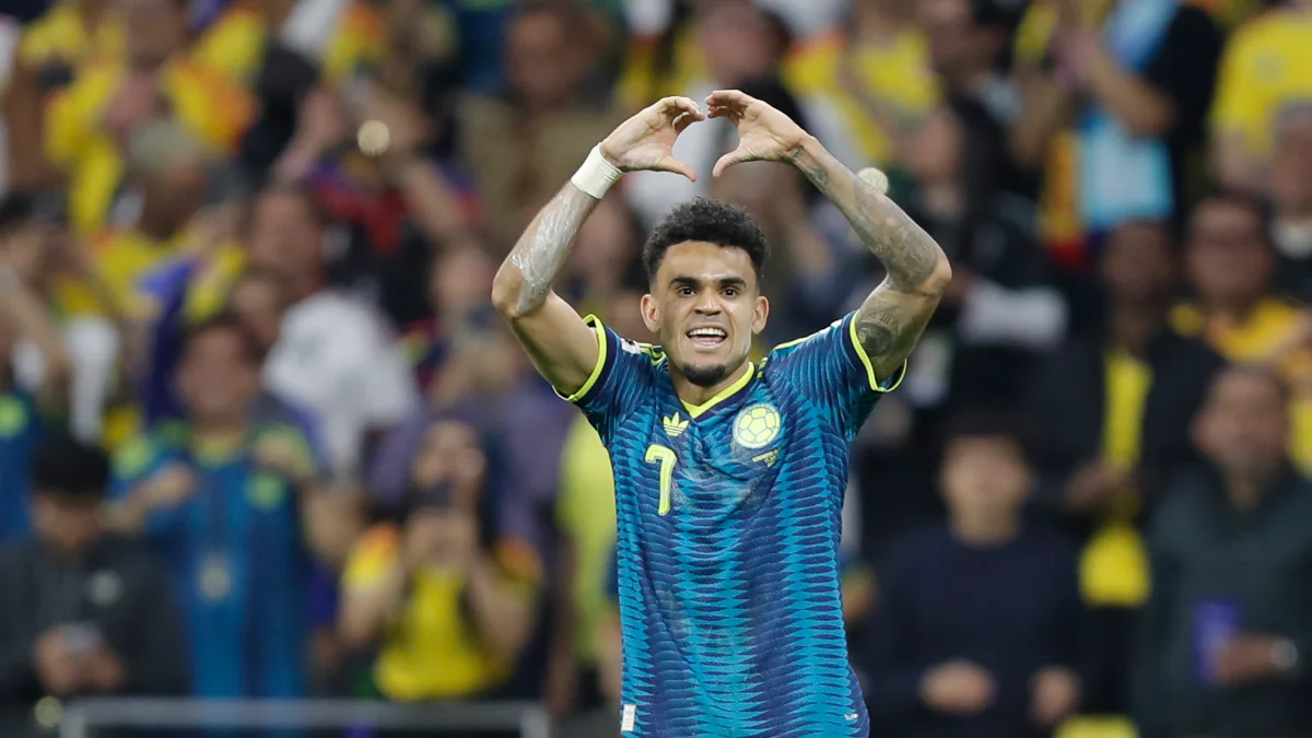 Luis Díaz celebra su primer gol en una Copa del Mundo tras liderar la victoria de Colombia sobre Uzbekistán en el estadio Azteca