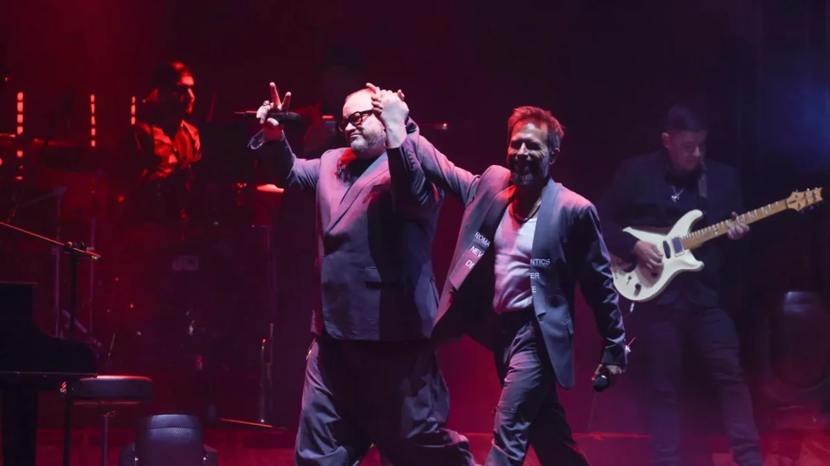 Sin Bandera regresó a Quito y emocionó al Coliseo Rumiñahui con un concierto lleno de nostalgia, amor, recuerdos y ovaciones inolvidables.