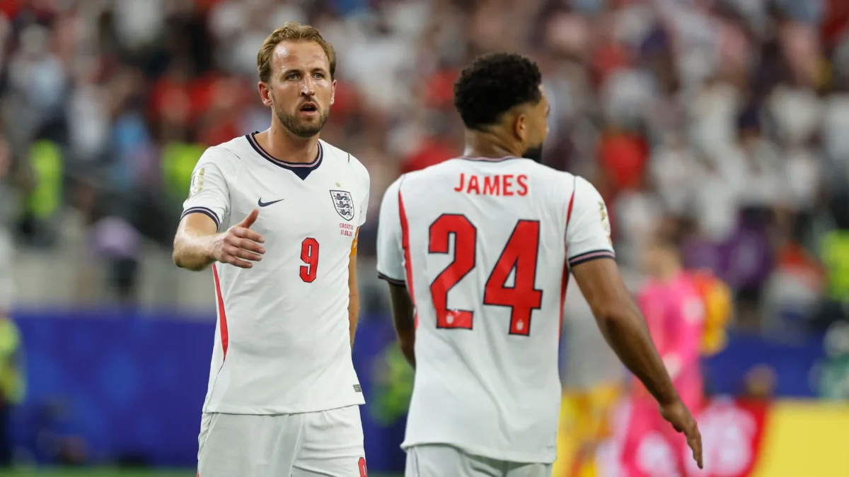 Harry Kane de Inglaterra abraza a Reece James este miércoles, al final de un partido del grupo L del Mundial de la FIFA 2026.