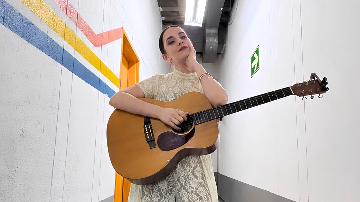 Ceci Juno minutos antes del show de apertura de Sin Bandera
