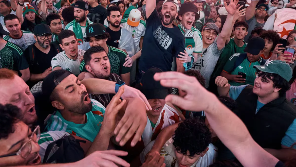 Enfrentamientos entre hinchas de Argentina y Argelia en Nueva York dejaron escenas de violencia por el partido entre ambas selecciones.