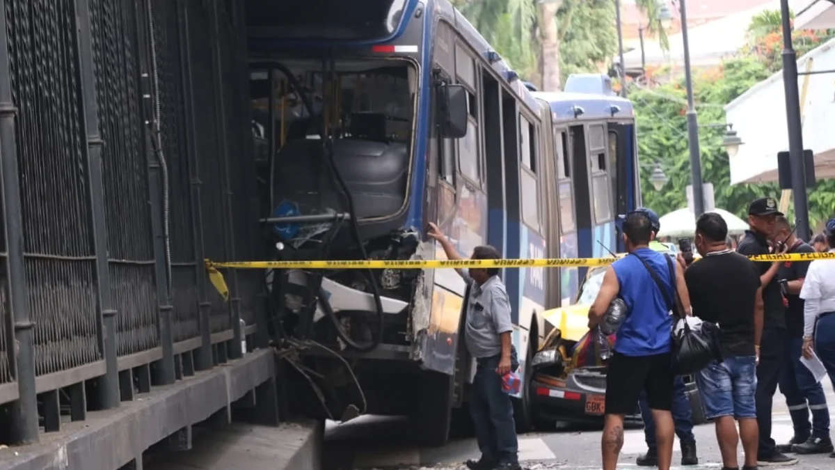 La intersección de Pedro Carbo y Colón fue escenario del siniestro que generó caos en el casco comercial, la tarde del pasado 19 de junio.