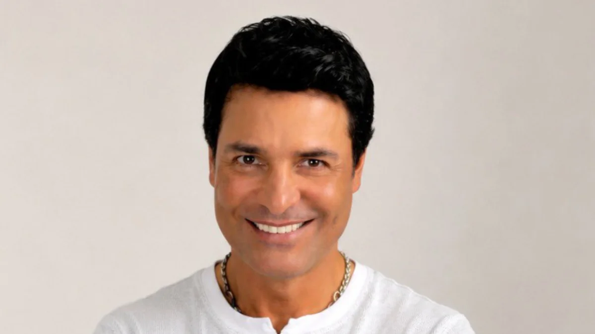 Imagen publicada por Chayanne en su cuenta de X, mientras sus seguidores lo celebran como “papá” con memes creados por IA.