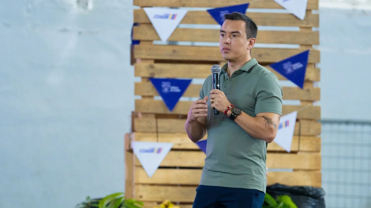 Daniel Noboa reduce gabinete a 10 ministerios en Ecuador mediante decretos ejecutivos en junio 2026.