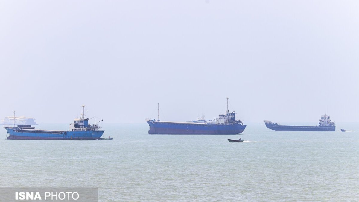 La Autoridad del Golfo del Estrecho Pérsico informó que los buques que quieran cruzar el paso deben seguir informando a la República Islámica y obtener permiso para ello.