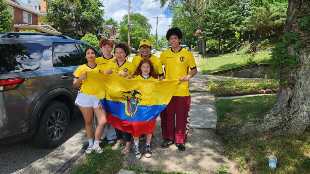Integrantes de la familia ecuatoriana durante su viaje de 16 horas por carretera hacia el Mundial 2026.