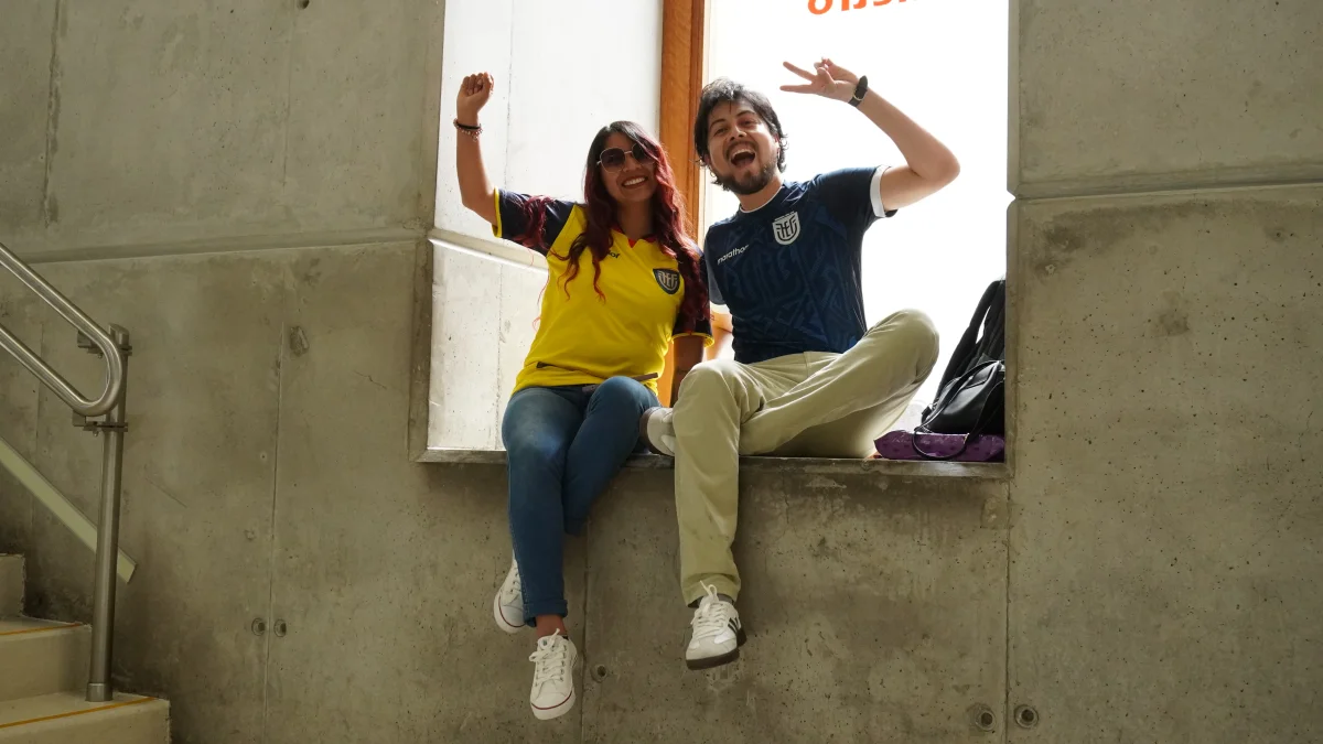 Cientos de hinchas lucieron la camiseta de Ecuador y recorrieron Quito para expresar su apoyo incondicional a la Tri antes del partido.
