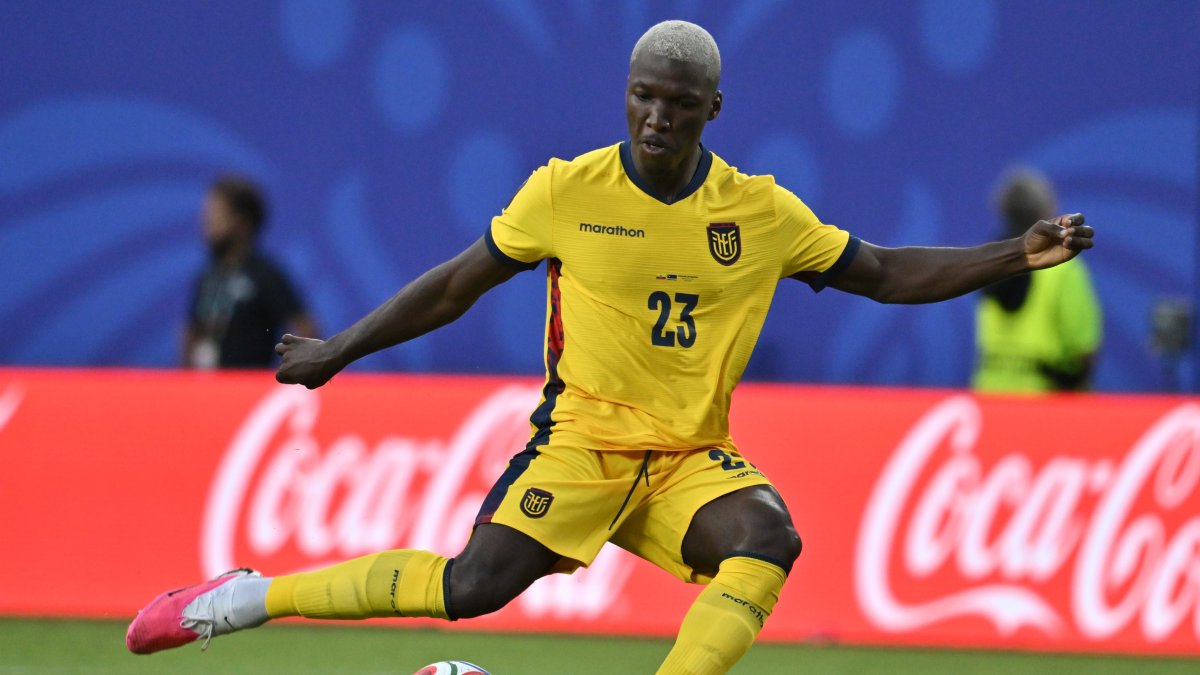 Moises Caicedo volante de la Selección de Ecuador.