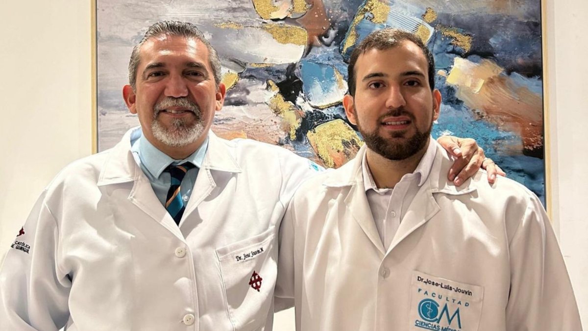 Más allá de la medicina, padre e hijo destacan la importancia de la empatía, la humildad y el aprendizaje constante como el verdadero legado familiar.