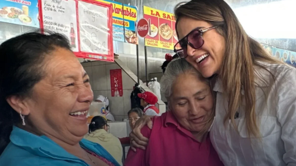 Giovanna Ubidia, directora del Seguro Social Campesino, se ha movido por los mercados por la capital.