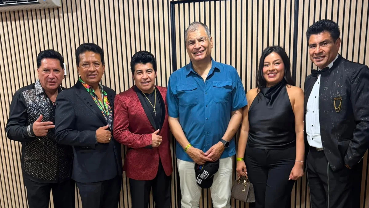 Rafael Correa junto a Fernando Zumba, Máximo Escaleras, Gerardo Morán, Jaime Enrique Aymara, en Bélgica.