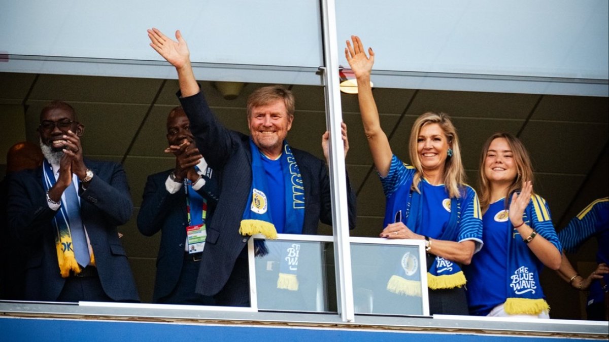 Los reyes de Países Bajos Guillermo Alejandro y Máxima alentaron a Curazao en el duelo ante Ecuador.