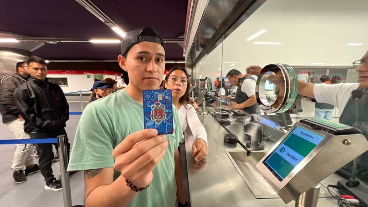 La Tarjeta Ciudad permitirá pagar los viajes en el Metro de Quito, la Ecovía y el Trolebús desde abril de 2026.