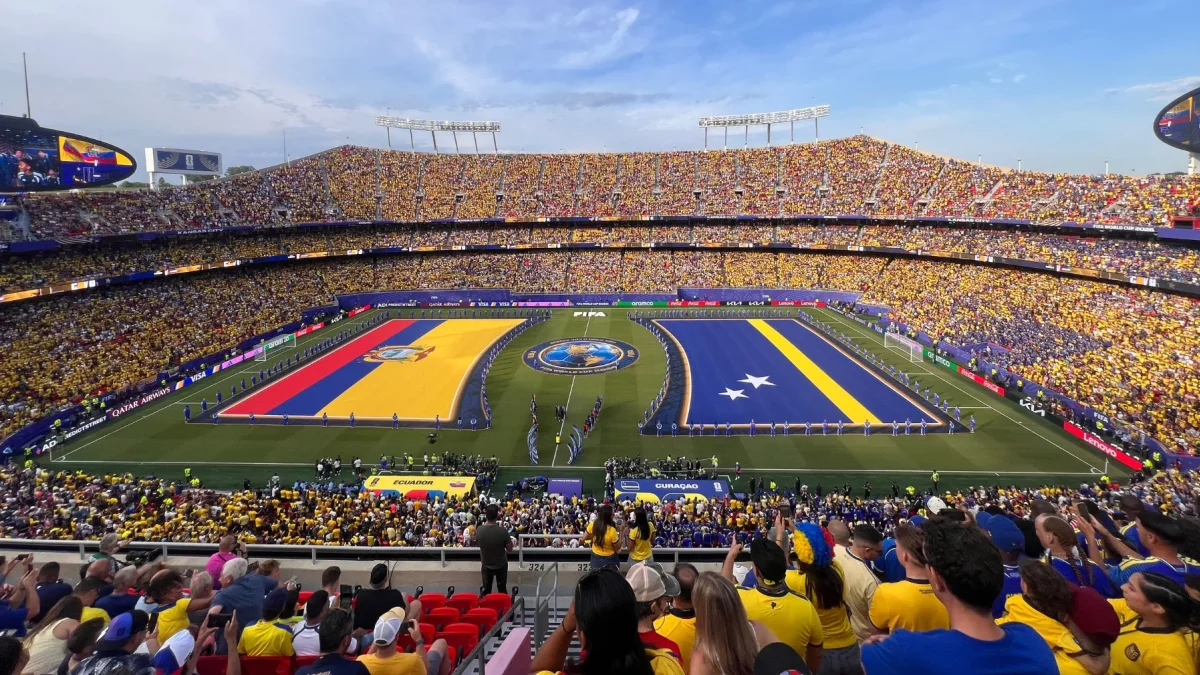 Miles de ecuatorianos llegaron a Kansas City para apoyar a la Tri ante Curazao.