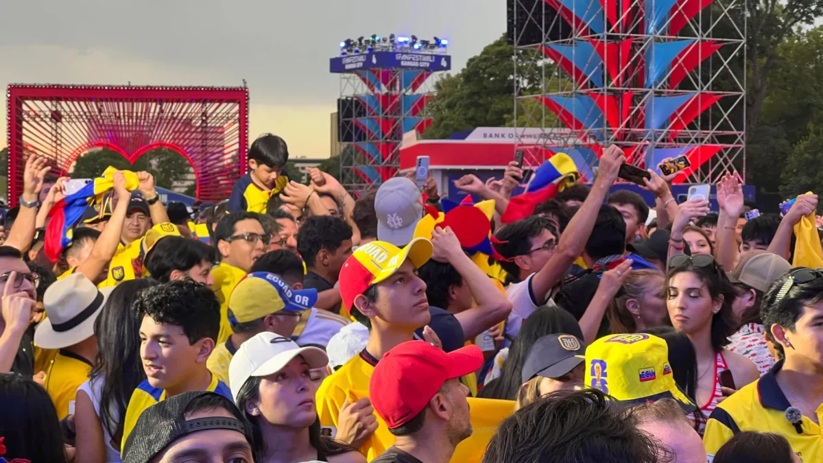 La hinchada de Ecuador sigue confiada en que su selección puede clasificar.