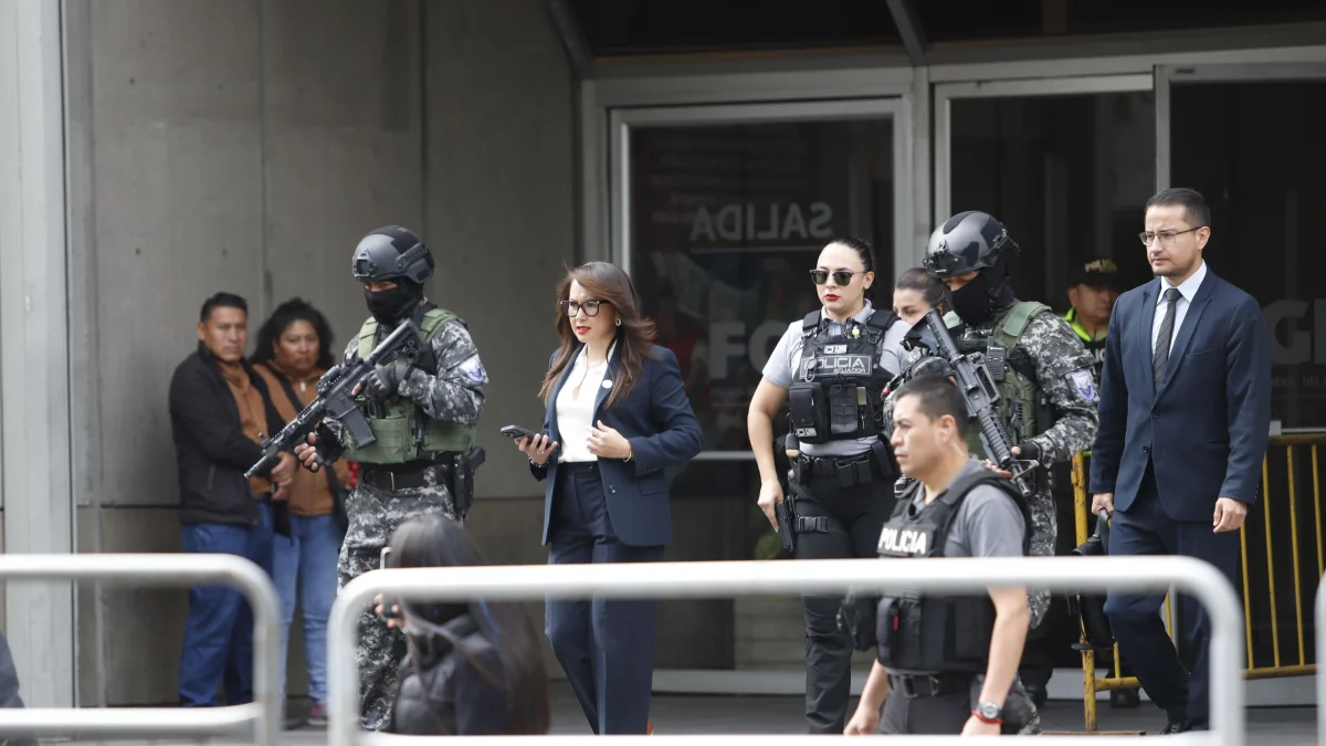 La ministra de Gobierno, Nataly Morillo, anunció una investigación por una presunta red de espionaje en Segura EP.