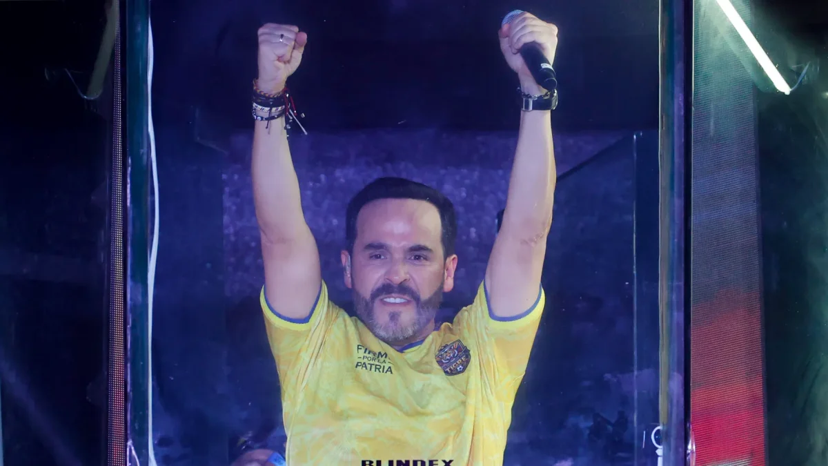 El candidato de extrema derecha Abelardo de la Espriella en discurso de celebración en Barranquilla tras la victoria en las elecciones de Colombia.